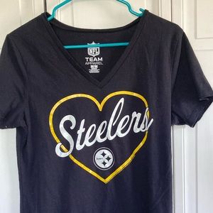 Pittsburgh Steelers ladies v neck t-shirt. Large.